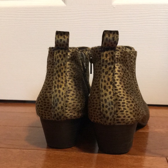 Women’s Heeled Ankle Boot - Picture 2 of 5